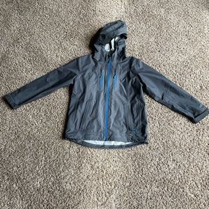 Boys LL Bean like new rain coat. Size XLg 18 gray/blue trim and zipper